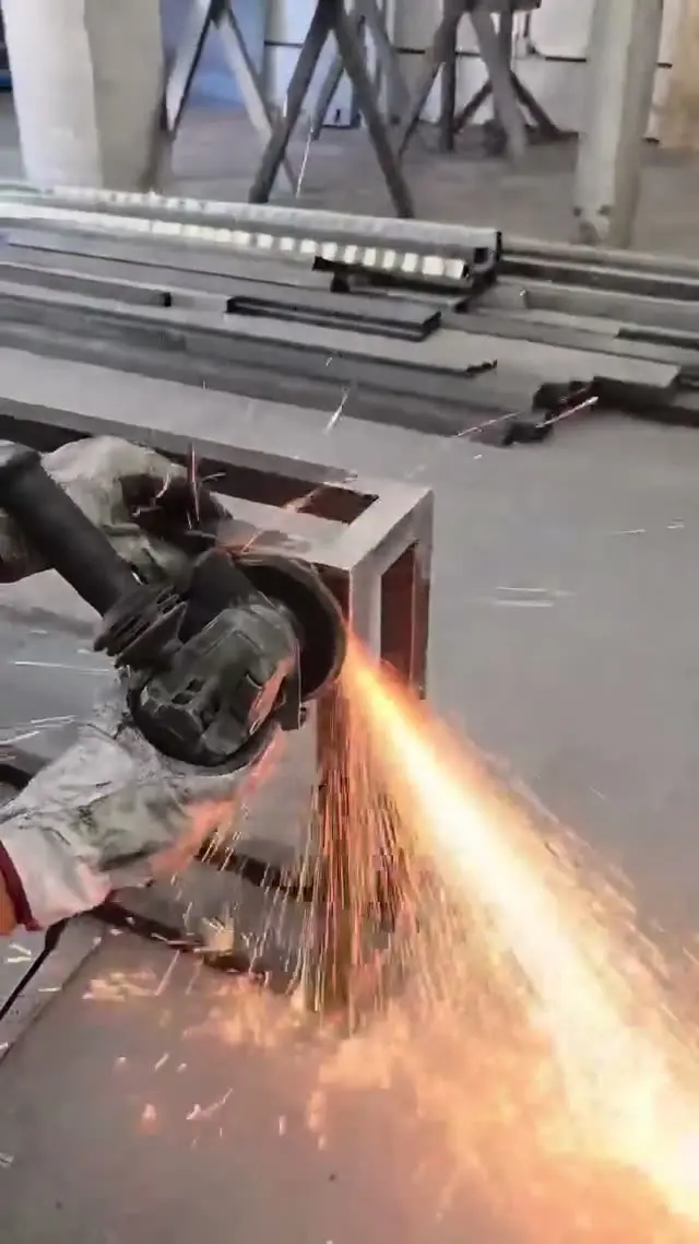 Varëse dhe rafte për dyqane